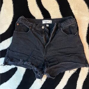 Abercrombie Curve Love High Rise Mom Short Size 28